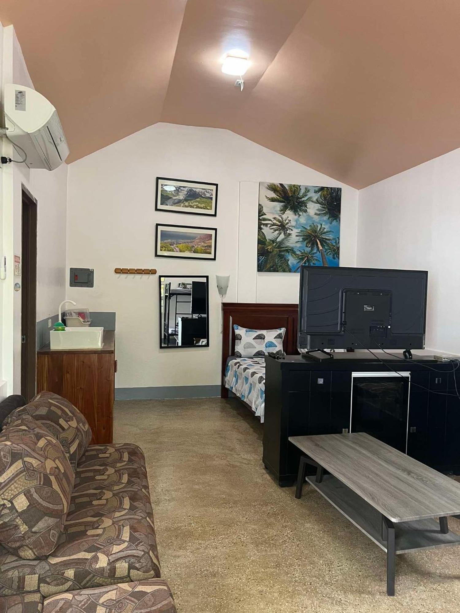 Ice Bear Bar & Tourist Inn Dauis Quarto foto