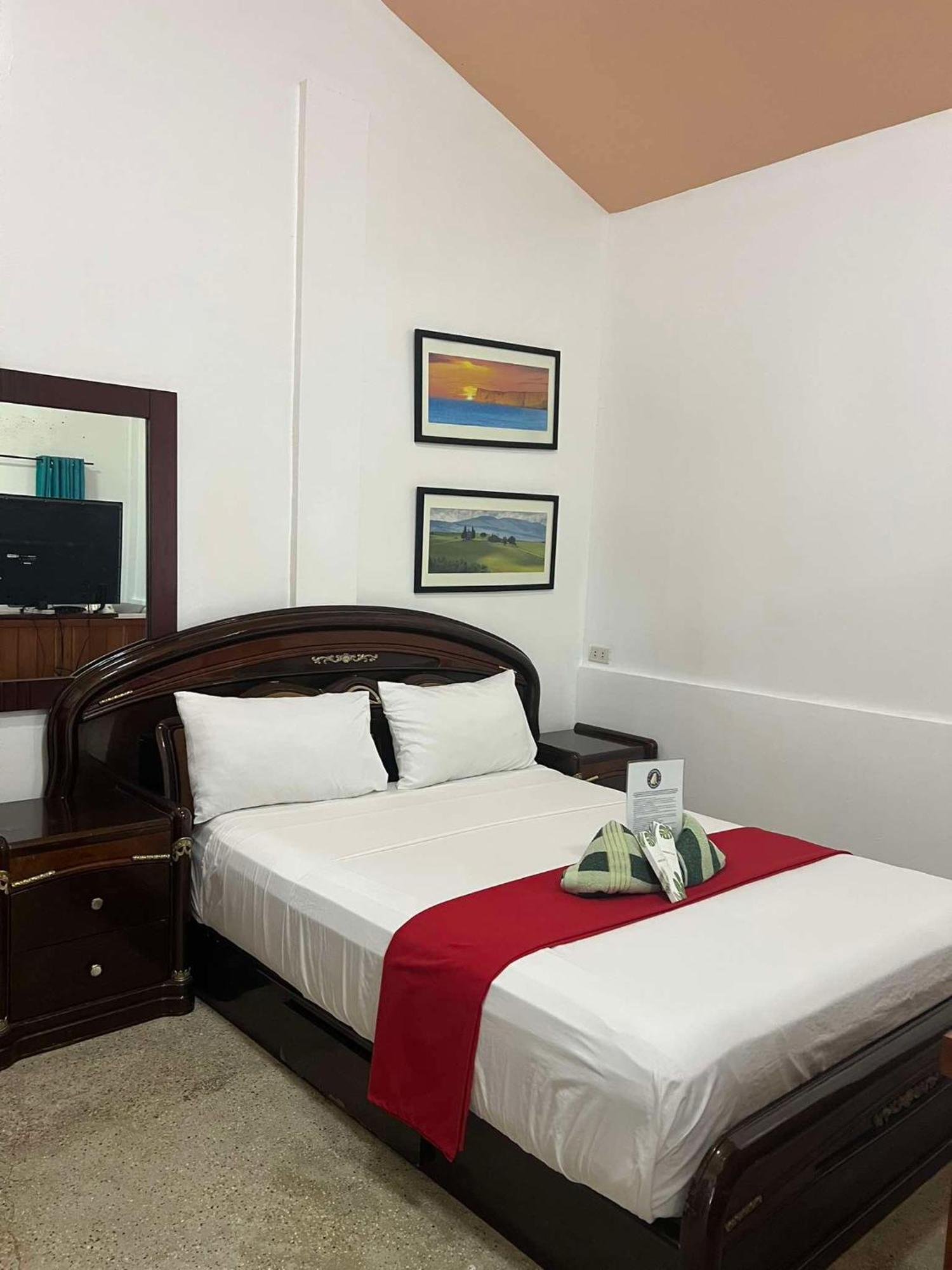 Ice Bear Bar & Tourist Inn Dauis Quarto foto